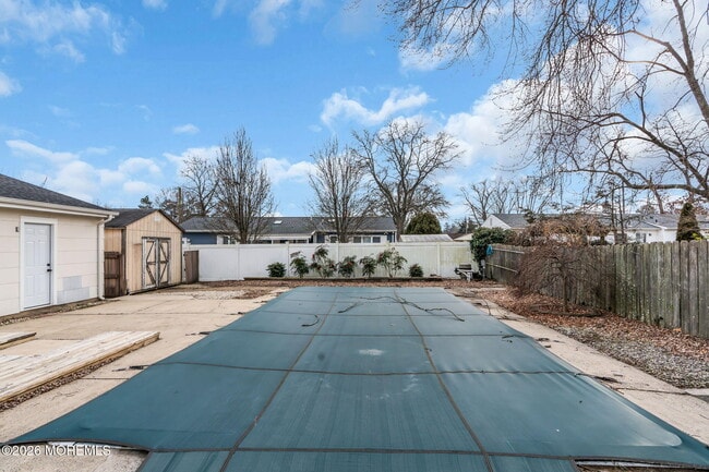 Building Photo - 613 Champlain St