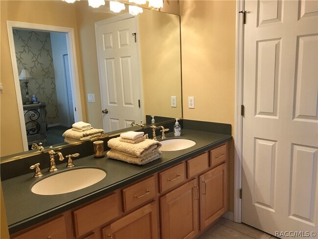 Building Photo - 1716 W Lago Lp