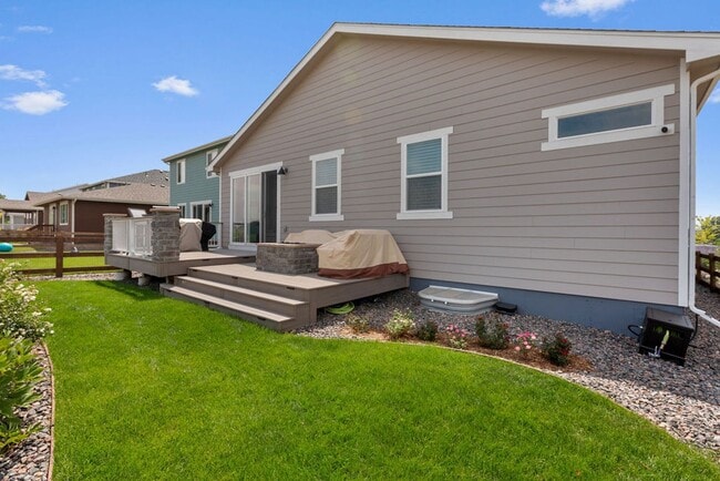 Building Photo - 4 Bedroom, 2 bath in Fort Collins - Backs ...