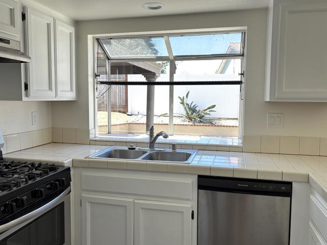 Building Photo - 735 Rivertree Dr