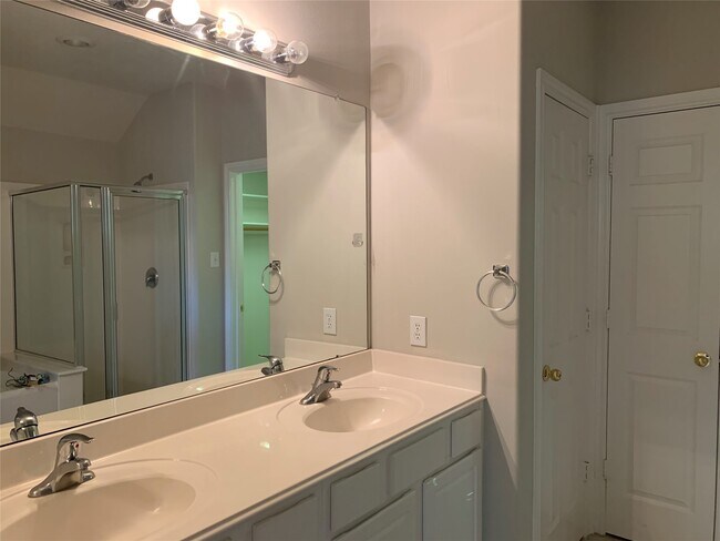 Building Photo - 11 Baccara Pl