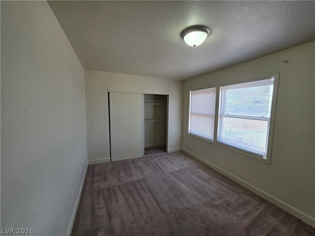 Building Photo - 1590 Mustang Dr