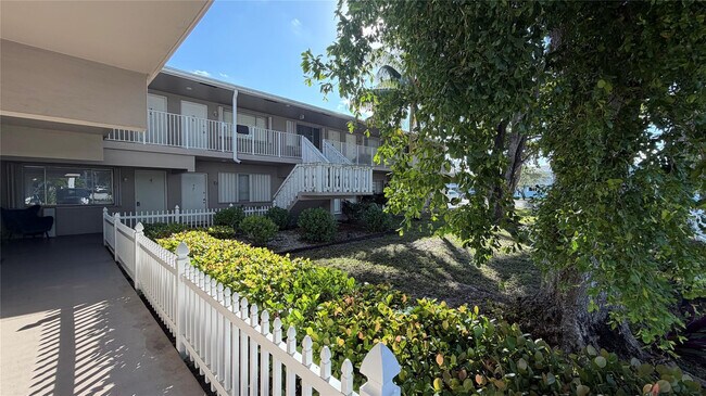 Building Photo - 344 SE 11th Ave