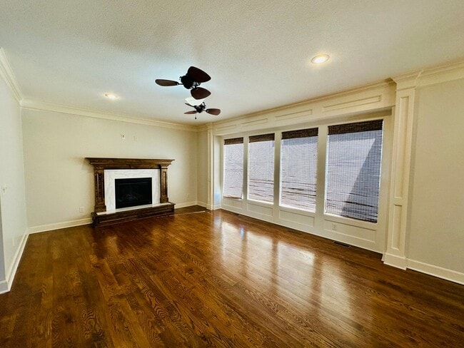 Building Photo - {20067} Custom Built Home in Woodland Mano...