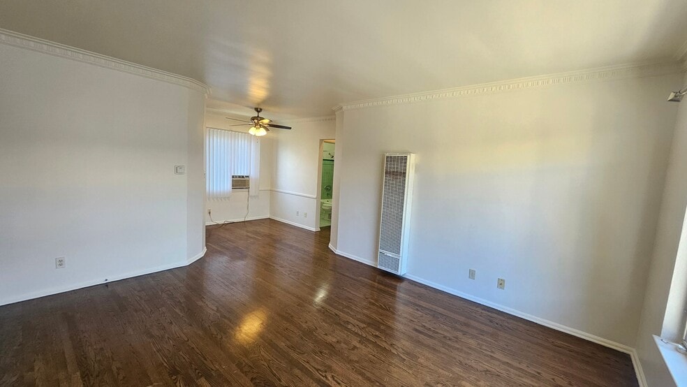 Building Photo - 1625 N Hobart Blvd