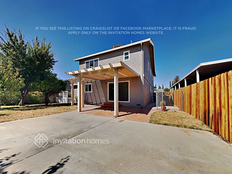 Building Photo - 809 Blackspur Dr