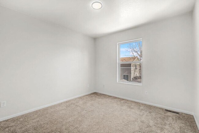 Building Photo - 3907 Heatherwood Cir