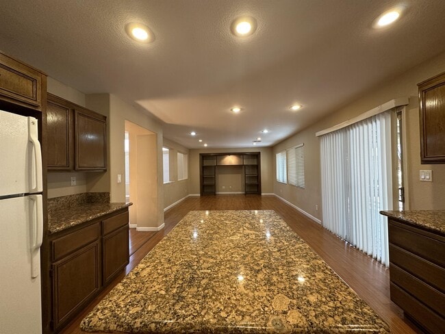 Building Photo - 5537 Spruce Hill Ct