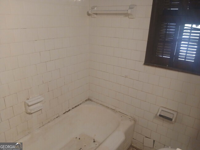 Building Photo - 1387 Dewey St