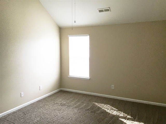 Building Photo - 1635 Swan Dr