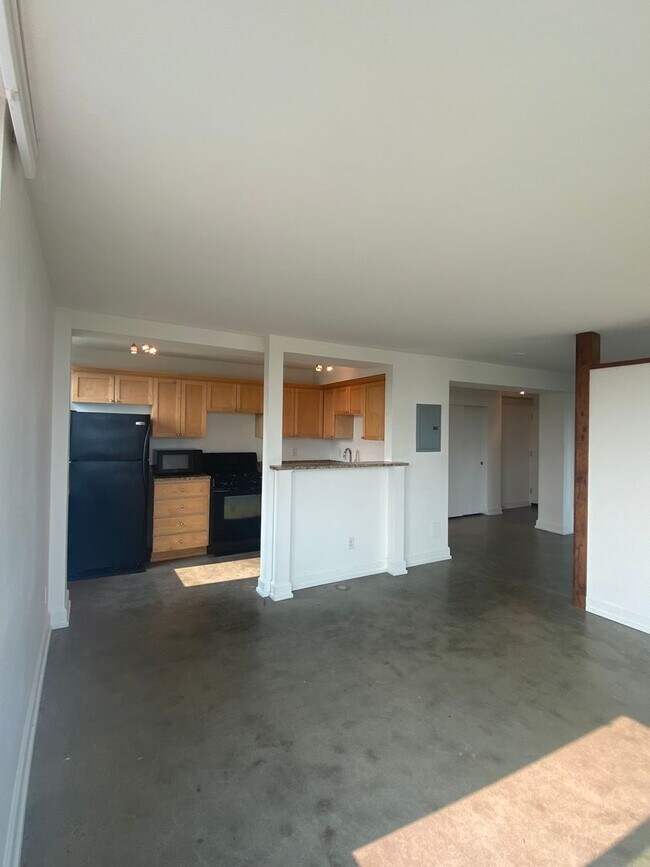 Building Photo - Beautiful apartment in Goose Hallow- Prime...