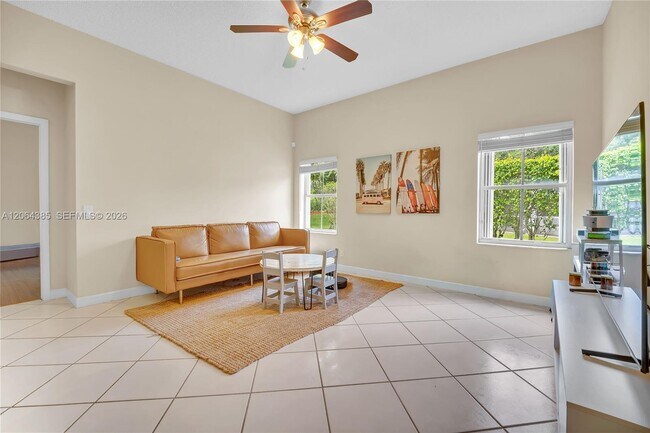 Building Photo - 885 Tanglewood Cir