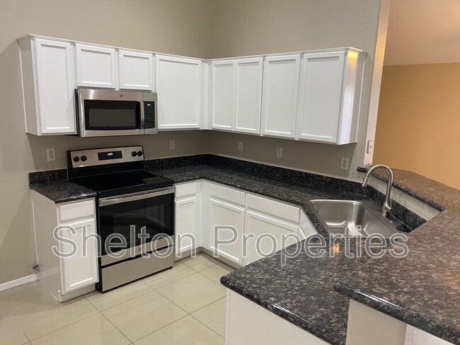 Building Photo - 10834 W Wilshire Dr