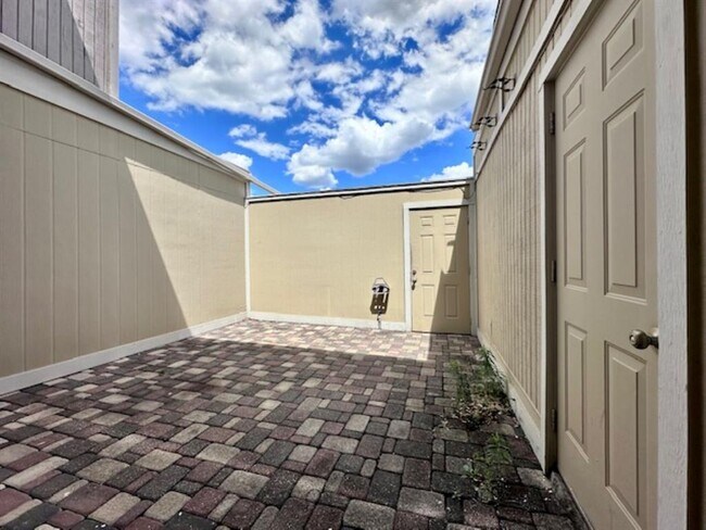 Building Photo - 2228 S Piney Point Rd
