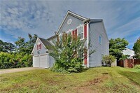 Building Photo - 596 Lullingstone Dr SE