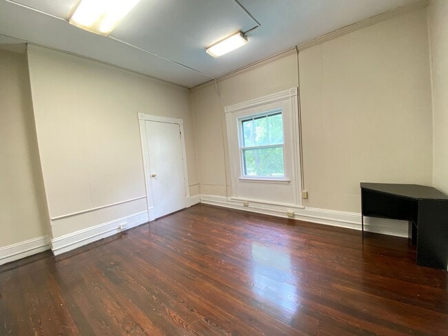 Building Photo - 9 Bed 5 Bath Historic Home - Commercial Use