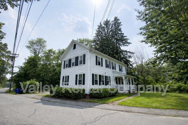 Building Photo - 747 Main St