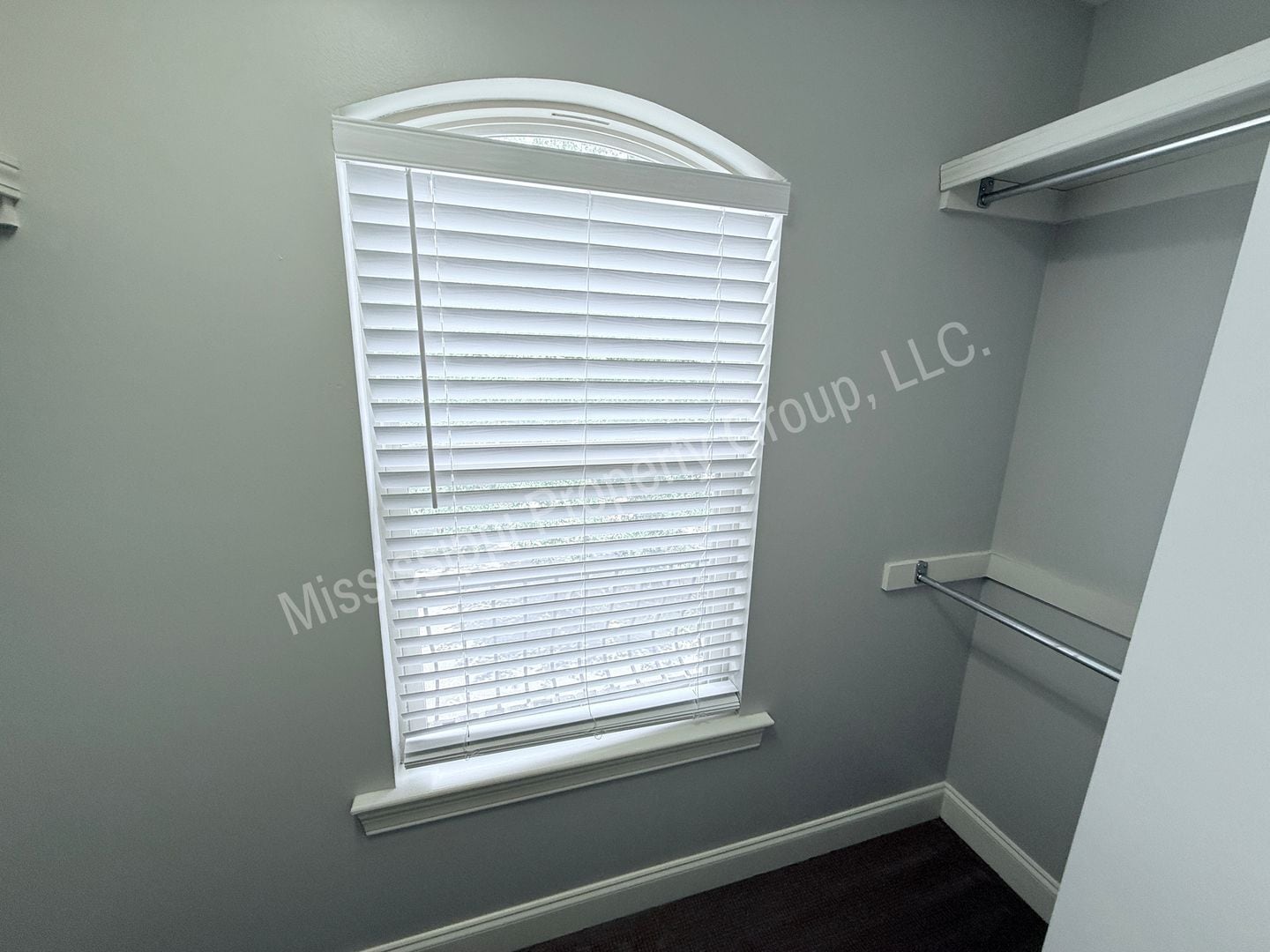 Building Photo - 120 Falls Grove