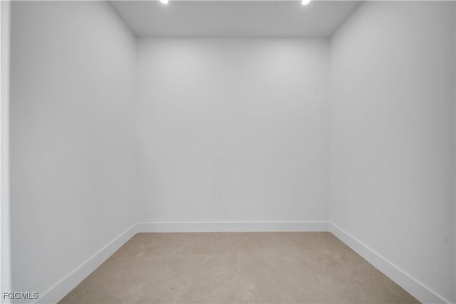 Building Photo - 1612 NW 9th Ave