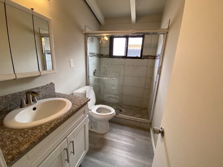 Building Photo - 2916 W Century Blvd