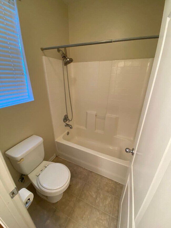 Building Photo - Gorgeous NW Home 4 Bed/3 Bath $2,850 Rent & 2,850 Deposit