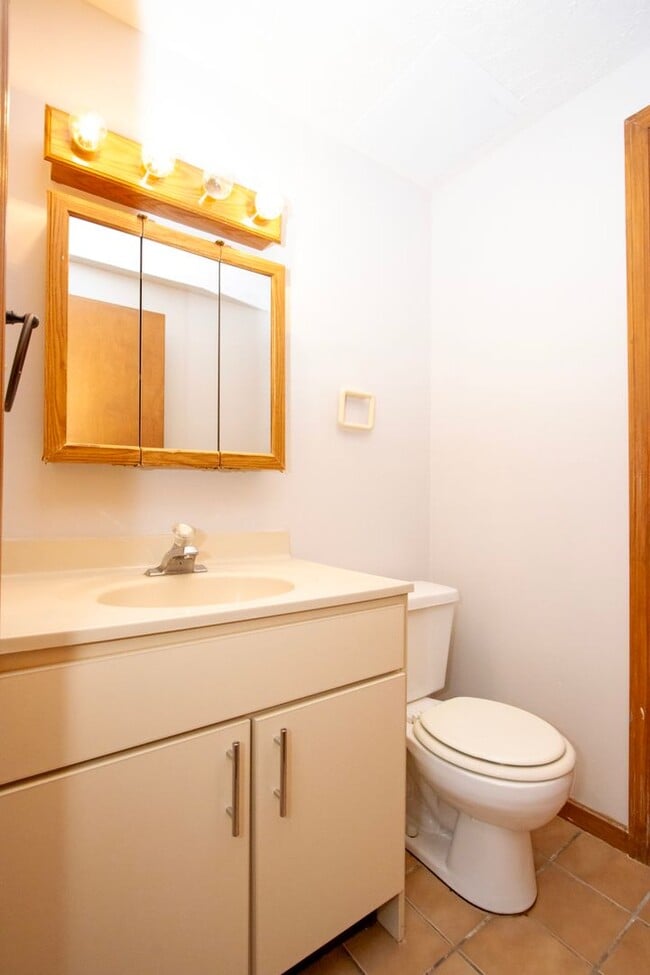 Building Photo - Three Bedroom Duplex