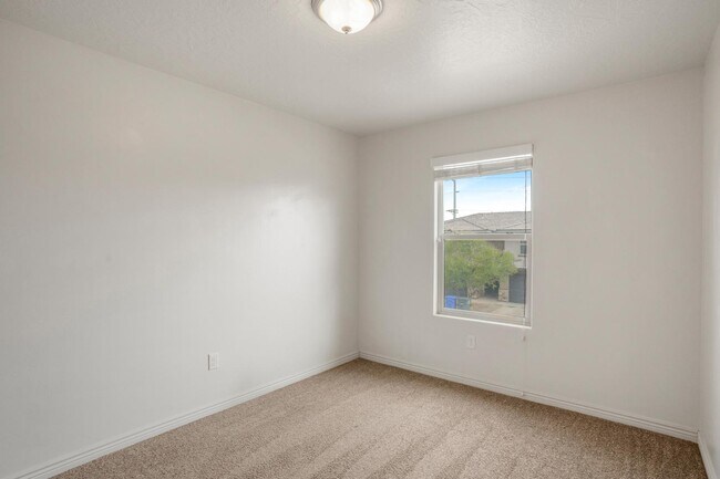 Building Photo - 3194 S Relic Ridge Dr