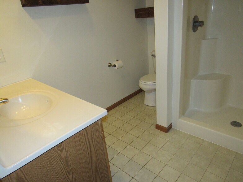 MASTER BATH - 540 Arrowhead Dr