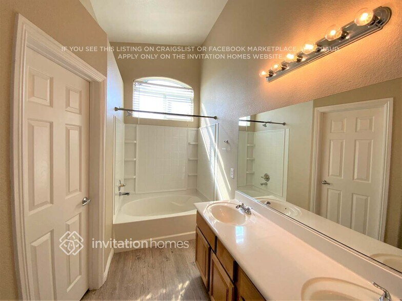 Building Photo - 1065 Thrill Ct