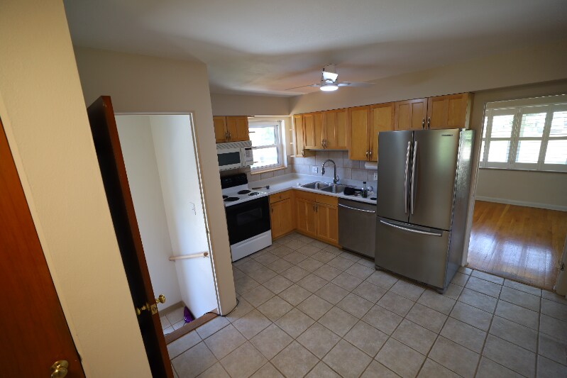 Building Photo - 1041 Martha Ln