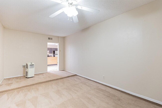 Building Photo - 9524 Quail Village Ln