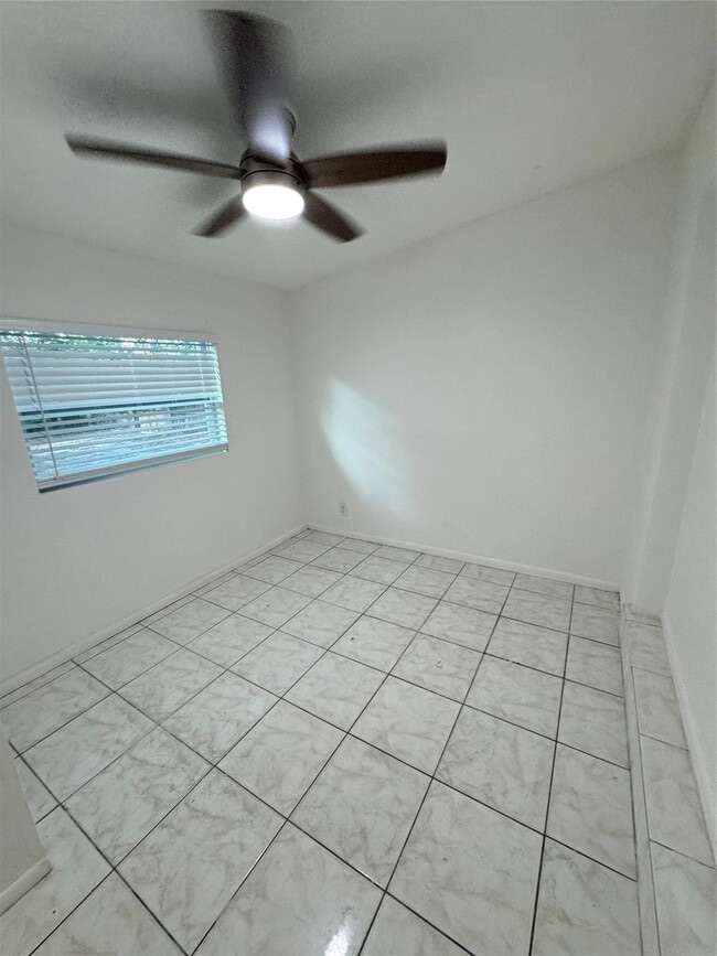 Building Photo - 2401 NW 2nd St