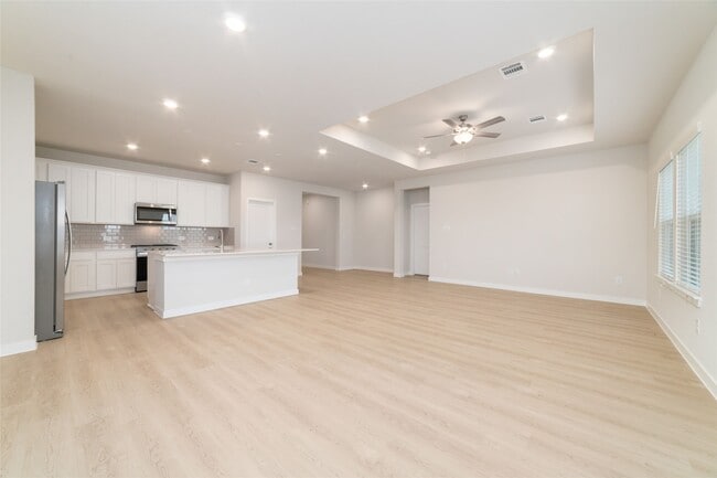 Building Photo - 5831 Westwood Shr Dr