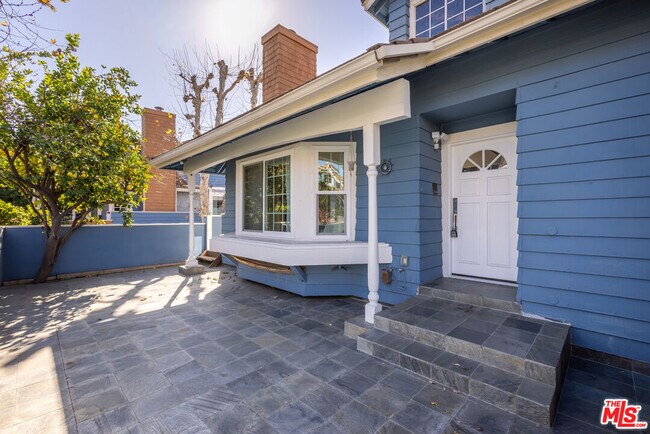 Building Photo - 18721 Hatteras St