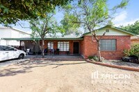 Building Photo - 5748 W Vista Ave