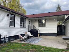 Building Photo - Audubon-Downriver Neighborhood 4 bedroom, 1 bath corner lot with large, fenced yard
