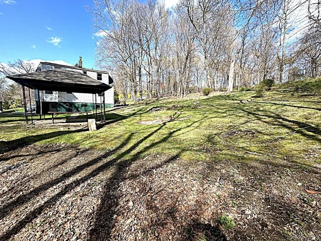 Building Photo - 8 Ridge St