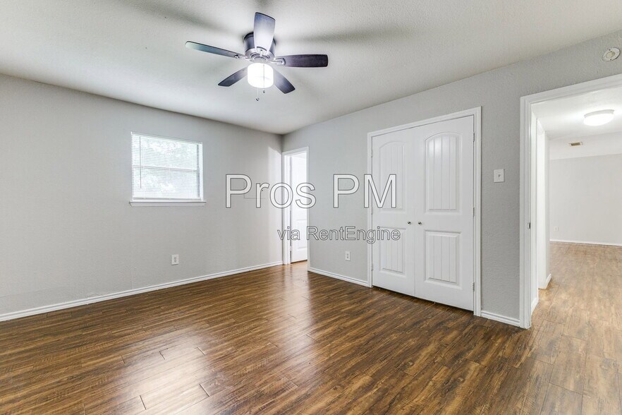 Building Photo - 12129 Spring Branch Dr