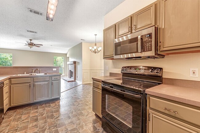 Building Photo - 1624 Appaloosa Dr