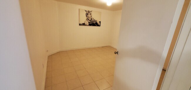 Building Photo - 1052 E Randville Dr