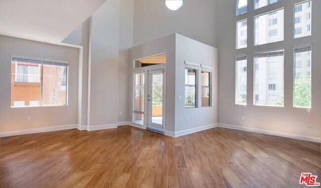 Building Photo - 348 Hauser Blvd