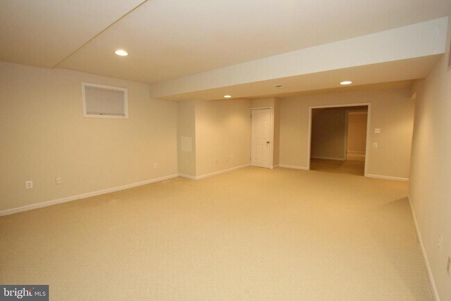 Building Photo - 10208 Sorrel Ave