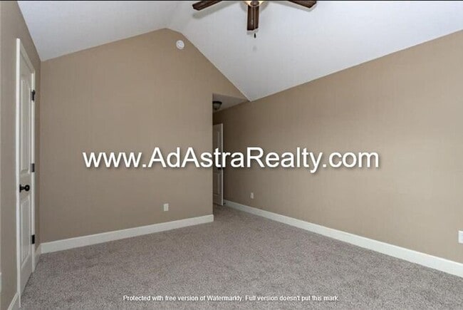 Building Photo - Gorgeous Like New KCMO Townhome-Available ...