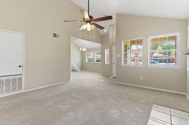 Building Photo - "Bright and Spacious 2-1 Duplex with Flexible Loft Space in Prime Keller Location!"