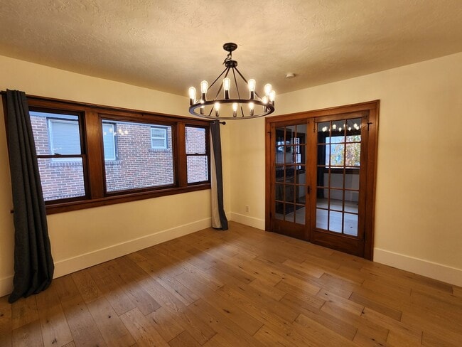 Building Photo - East Bench Luxury Bungalow - Fully Renovated and STUNNING!