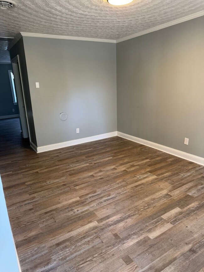 Building Photo - 913 S Kates Ln