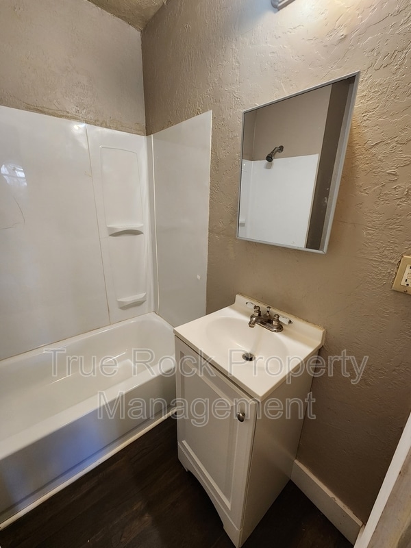 Building Photo - 913 N Highland Ave
