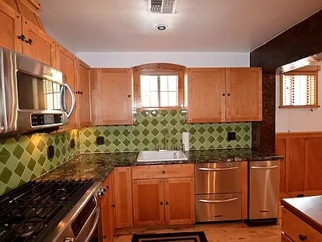 Building Photo - Your Dream Home Awaits! Available in June!
