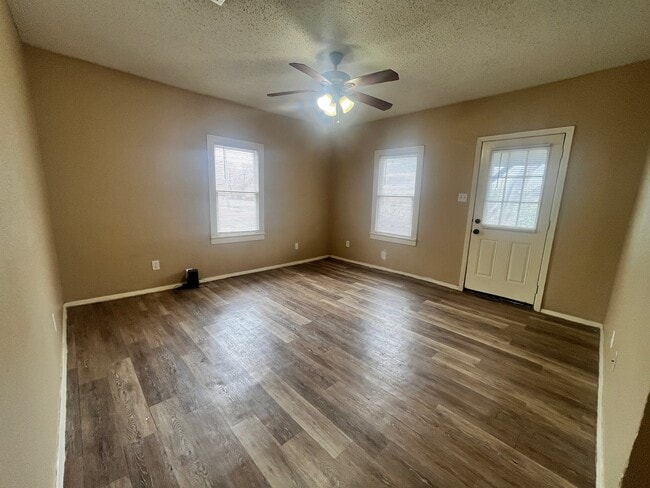 Building Photo - 119 S 5th St