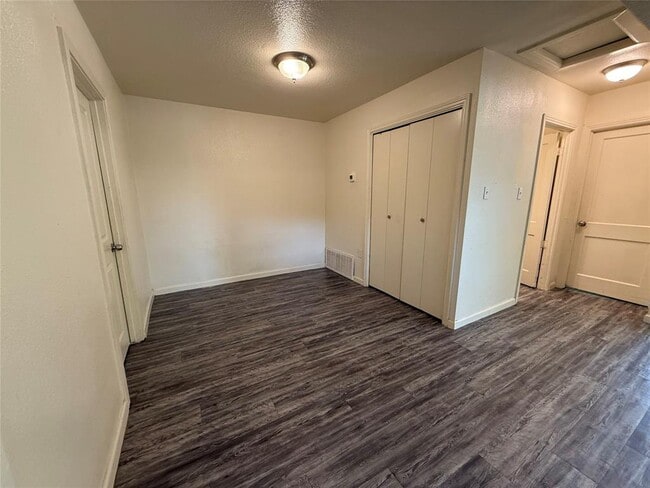 Building Photo - 505 Ruddy St